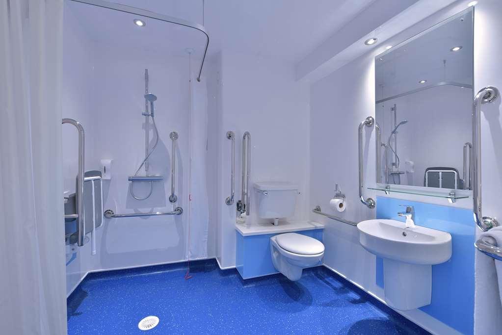 Travelodge Liverpool Docks Екстериор снимка